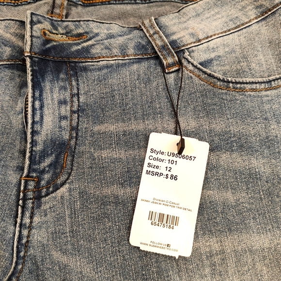 Suzanne Betro tapered jeans with pom pom detail - Picture 2 of 6